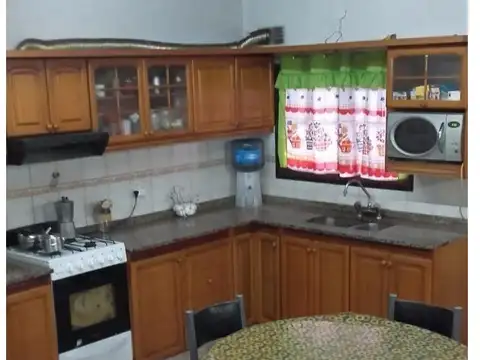 Casa 5 ambientes con 1 baño