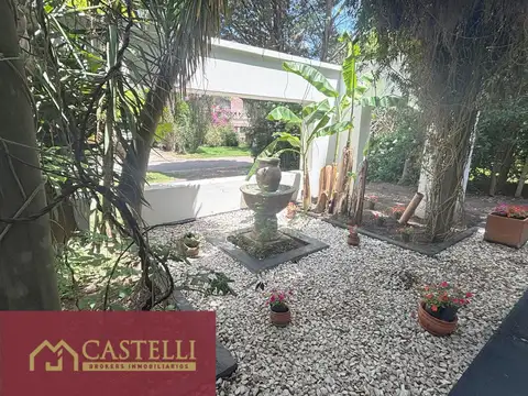 Casa 5 ambientes con 4 baños