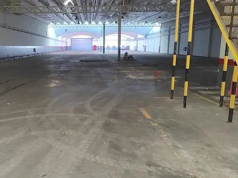 Excelente deposito en alquiler de 2700 m2 cub en Munro, Vicente Lopez