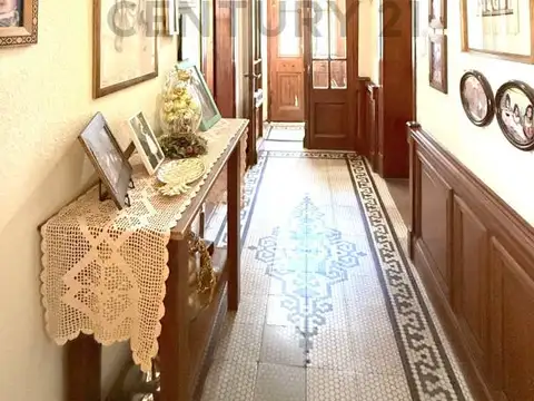 Casa 9 ambientes con 3 baños