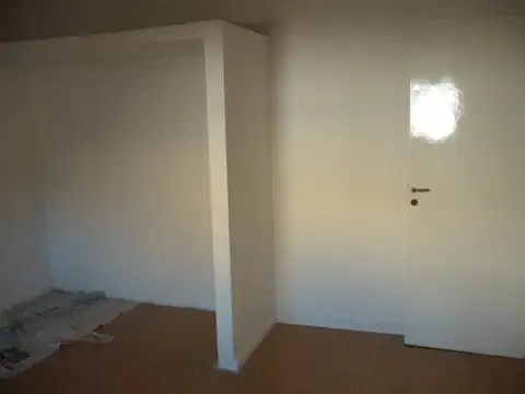 DOS CASAS CON ENTRADA INDEPENDIENTE SOBRE LOTE PROPIO. "Ideal dos familias". PB 3 AMB PATIO - 1° PISO 3 AMB TERRAZA