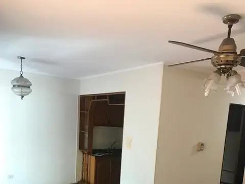 Mendoza al 500.SEMIPISO.Depart 2 dormitorios con posibilidad de cochera.2 baños. Ventilación cruzada