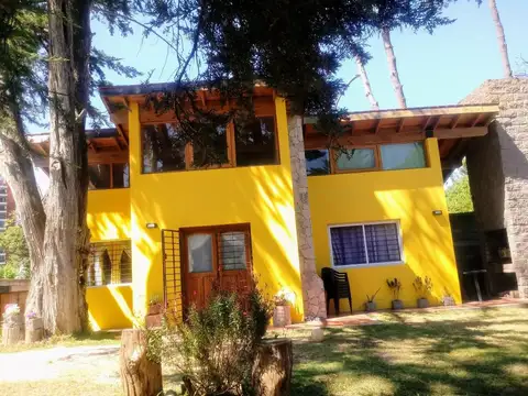 Casa en venta - 4 Dormitorios 3 Baños - Villa Gesell