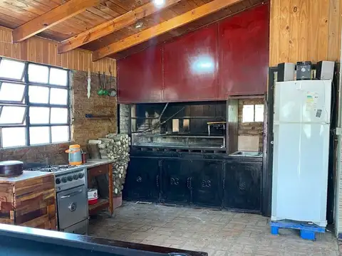 CASA QUINTA EN GUERNICA CON PILETA + DEPARTAMENTOS