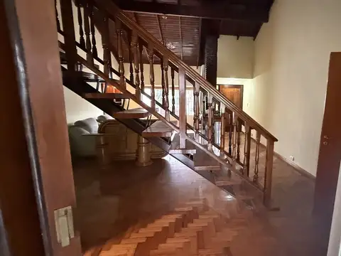 Casa 5 ambientes con 4 baños