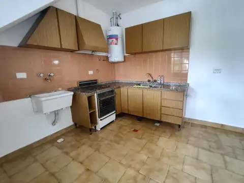 Depto Tipo Casa en Alquiler en Villa Ballester, $ 900.000