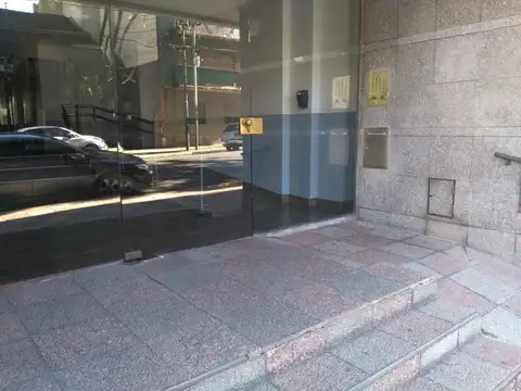 3 Ambientes amplios al frente Balcon Corrido, Baño y Toillet, 83m2, Categoria 