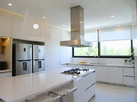 Casa en Alquiler en Albanueva, USD 11.500