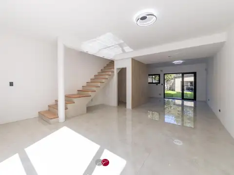 Depto Tipo Casa 4 ambientes con 3 baños