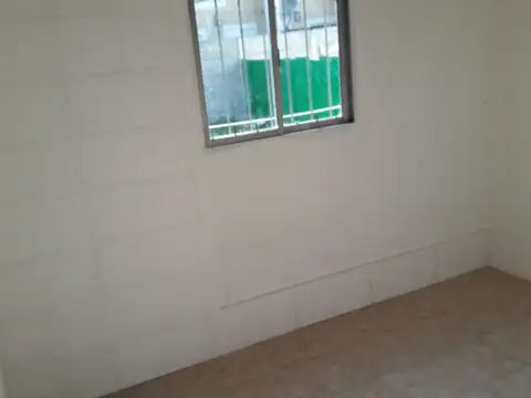 2 UNIDADES DE VIVIENDA SOBRE UN LOTE! EXCELENTE UBICACION!