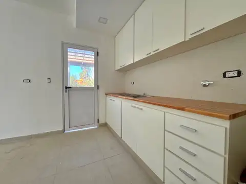 CASA EN VENTA A ESTRENAR CON PILETA BOCA RATON