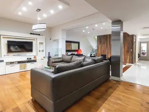 Casa 9 ambientes con 5 baños