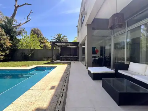 Espectacular casa en La Horqueta super moderna!