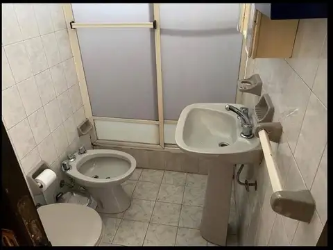 VENDO. Casa con locales. Concordia, ER.