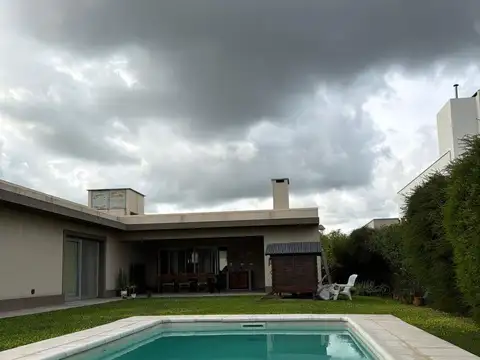 Casa en venta 3 dormitorios - Funes San Sebastian