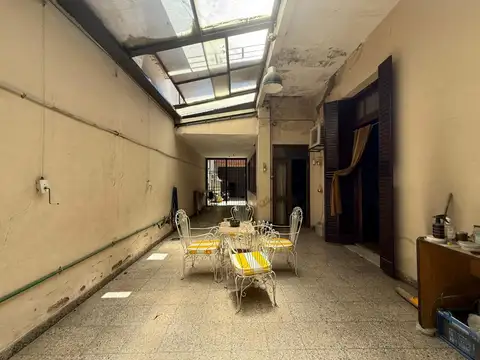 Casa en venta con Garage y Galpón /Taller de 2 plantas 323 m2