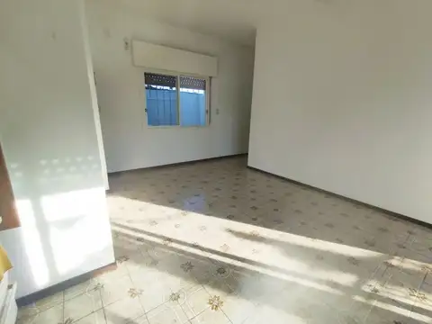 Depto Tipo Casa en Alquiler de 2 dormitorios