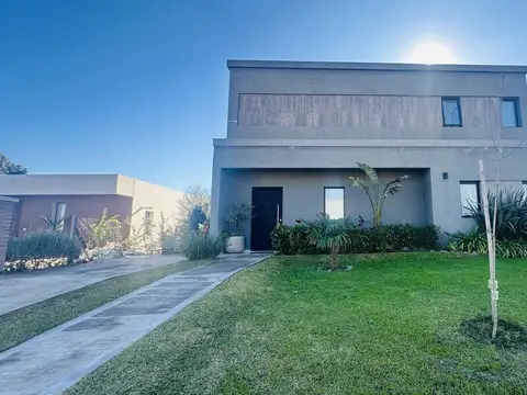 Casa 4 Ambientes en Santa Elisa - Pilar del este