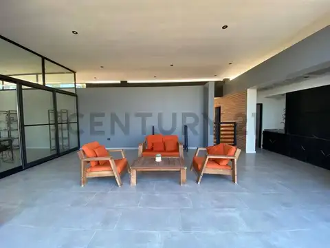 Casa en Venta con 4 cocheras