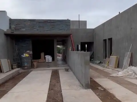 CASA CON ENTREGA EN 45 DIAS Bº VISTA OLIVA - MAIPU