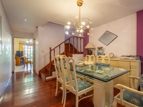 Venta casa triplex 5amb+2coch+Jardín - V. Urquiza