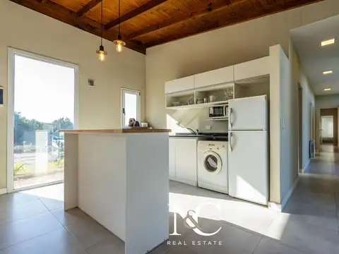 Casa 4 ambientes con 2 baños
