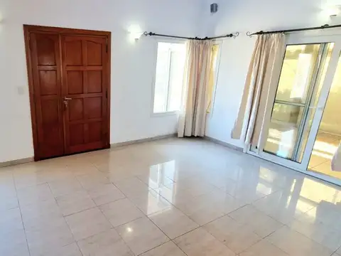 Casa en Venta con 6 cocheras