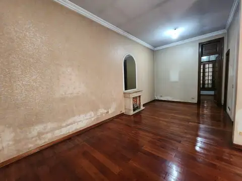 Casa en Alquiler con 1 cochera