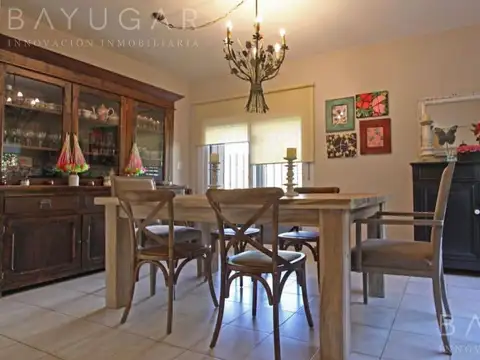 Casa en Venta con 4 cocheras