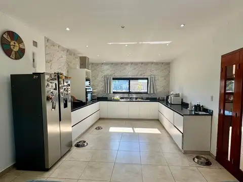 Casa 4 ambientes con 3 baños