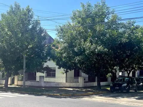 Casa 3 dormitorios c/ patio y terraza - Olivos