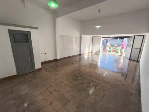 ALQUILER GRAN LOCAL COMERCIAL EN LLAVALLOL