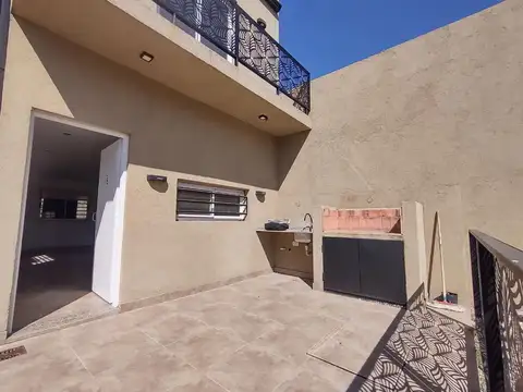 Dúplex a la VENTA con parrilla/ patio, José C. Paz