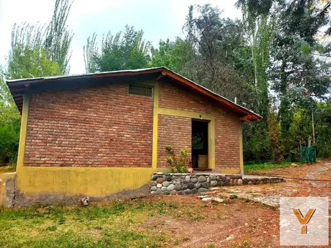 Casa en venta - 2 Dormitorios 1 Baño - 4.500Mts2 - Luján de Cuyo