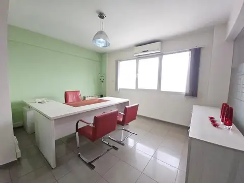TARIFEÑO INMOBILIARIA ALQUILA CENTRICAS OFICINAS TOTALMENTE EQUIPADAS, 8 PRIVADOS, SALA REUNION, 2 COCHERAS