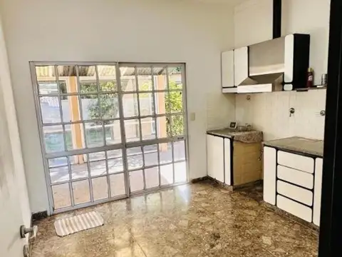 Casa en venta - 2 Dormitorios 1 Baño - Quilmes