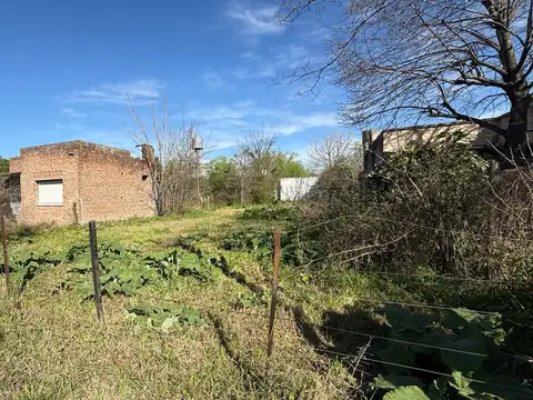 No puedes dejar pasar este increíble terreno de 436 m², estratégicamente ubicado!Calle 237 e/ Ayacucho y Cardoner