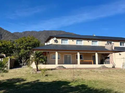 Casa 5 ambientes con 2 baños