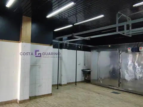 Local de 65 m² ubicado en esquina