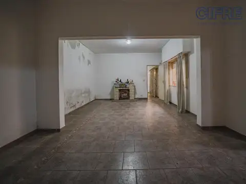 Casa de 6 ambientes en 2 plantas con 3 baños sobre lote propio de 8,66x20 con Garaje Patio Terraza