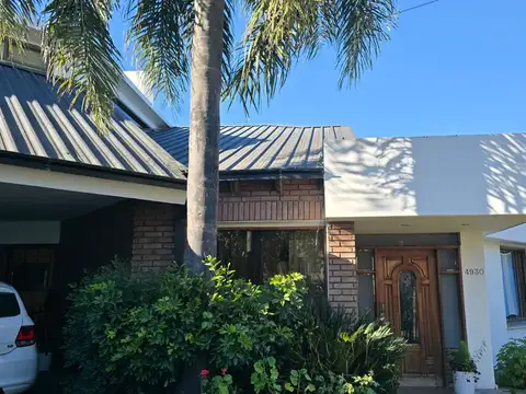 Casa en Venta con 3 cocheras