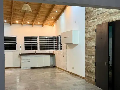 Casa en Alquiler en Adrogue, $ 950.000