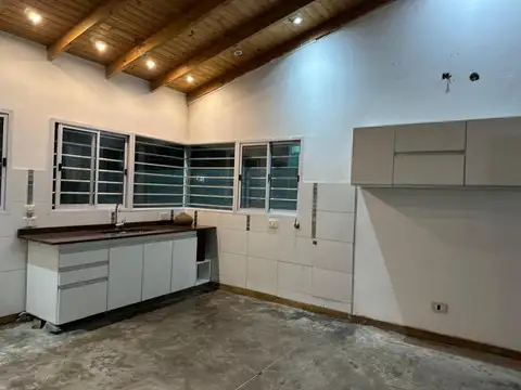 Casa 4 ambientes con 1 baño