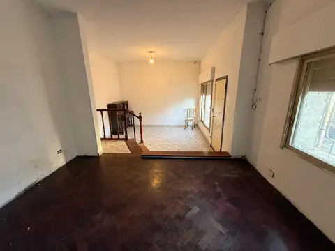 Depto Tipo Casa en Venta de 5 ambientes