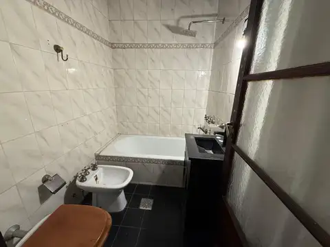 Depto Tipo Casa 5 ambientes con 2 baños