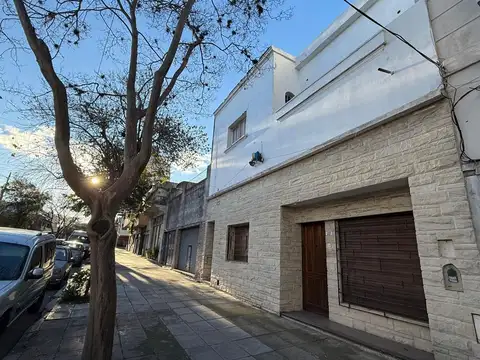 PH  DE 5 AMB AL FRENTE CON ENTRADA INDEPENDIENTE