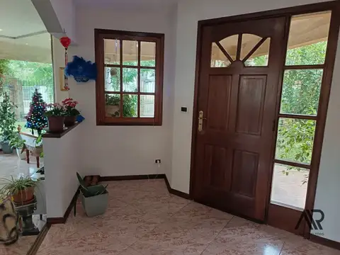 Casa en venta c/ cochera en Piriápolis