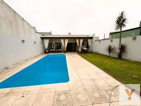 Casa 5 ambientes con 2 baños