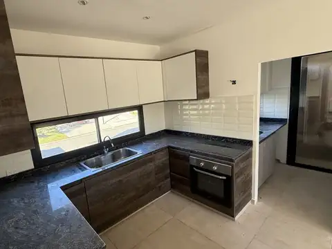 Casa 5 ambientes con 3 baños