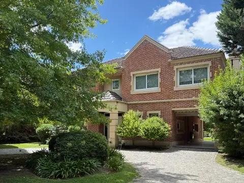 Casa 4 ambientes con 4 baños